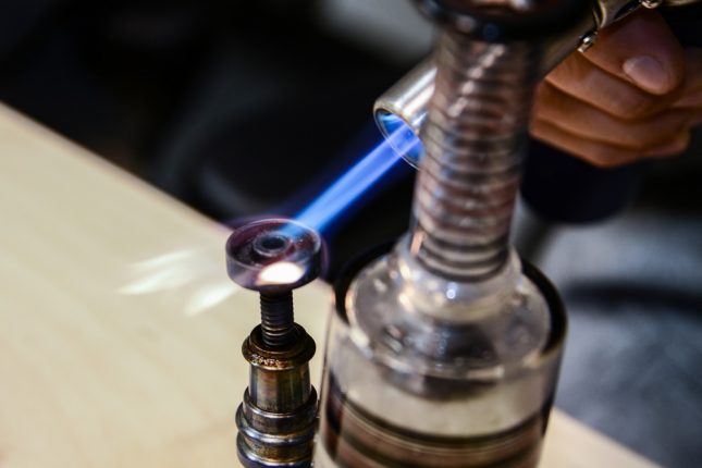 1. How to Change the Color of a Titanium Nail for Dabbing - wide 5